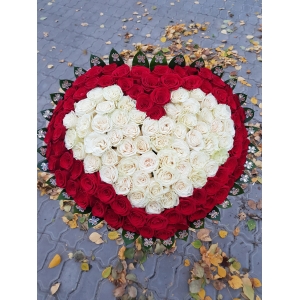 Купить букет в виде сердца из роз в Хабаровске