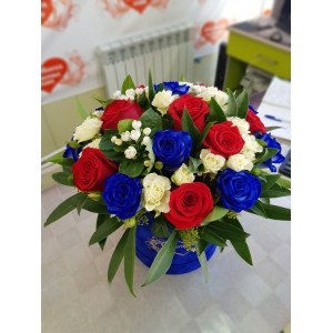 Купить синюю коробку с розами в Хабаровске