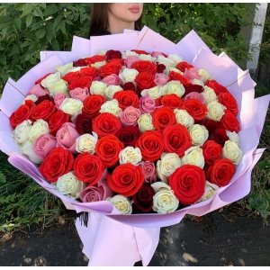 Купить микс-букет из 101 розы со скидкой и доставкой в Хабаровске
