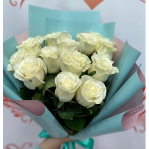 Купить букет из 13 белых роз с доставкой в Хабаровске