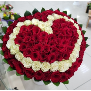 Купить букет из роз в виде сердца в Хабаровске