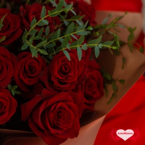 Купить букет «Алый закат» из 15 бордовых роз в Хабаровске