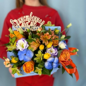 Купить коробку цветов «Единственной маме» на день матери с доставкой в Хабаровске