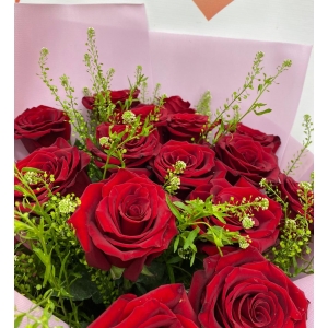 Купить букет из 17 красных роз с доставкой в Хабаровске