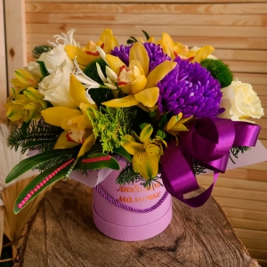 Цветы в коробке на день мамы №3 [2022]