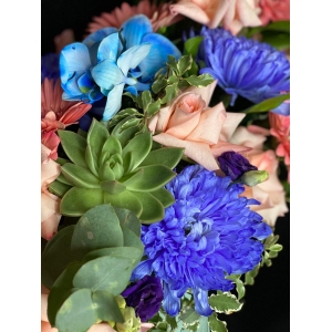 Купить коробку цветов «Серверное сияние» с доставкой в Хабаровске