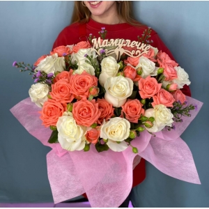 Купить коробку цветов «Мамулечке» на день матери с доставкой в Хабаровске