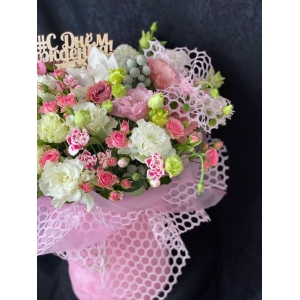 Купить коробку цветов «Плюшевое настроение» с доставкой в Хабаровске