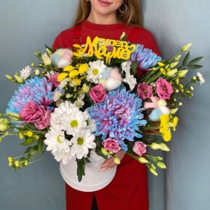 Купить коробку цветов «Супер маме» на день матери с доставкой в [r-seoseo-city-name-pp]