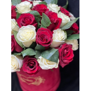 Купить коробку цветов «Любовный напиток» с доставкой в Хабаровске