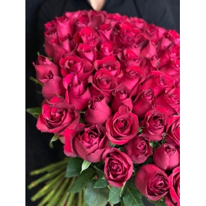 Купить охапку из 101 розы со скидкой и доставкой в Хабаровске