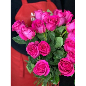 Купить охапку из 25 роз с доставкой в Хабаровске