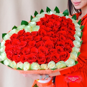 Купить охапку роз в виде сердца №1 в Хабаровске