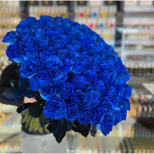 Купить охапку из синих роз с доставкой в Хабаровске