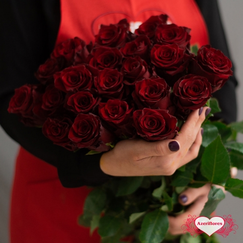 Бордовые розы с доставкой в Хабаровске