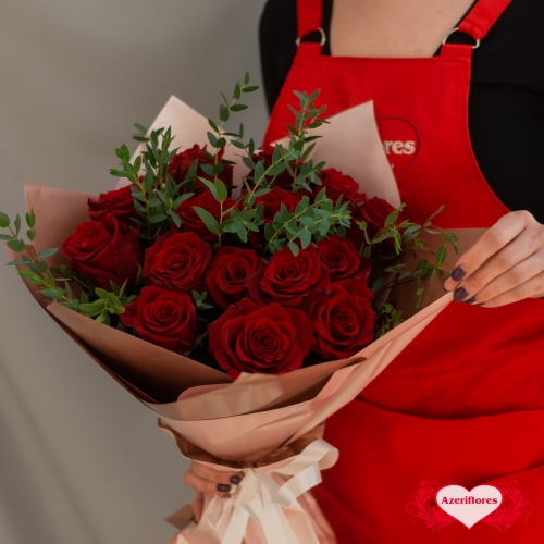 Купить букет «Алый закат» из 15 бордовых роз в Хабаровске