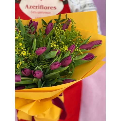 Купить букет из 25 фиолетовых тюльпанов с доставкой в Хабаровске
