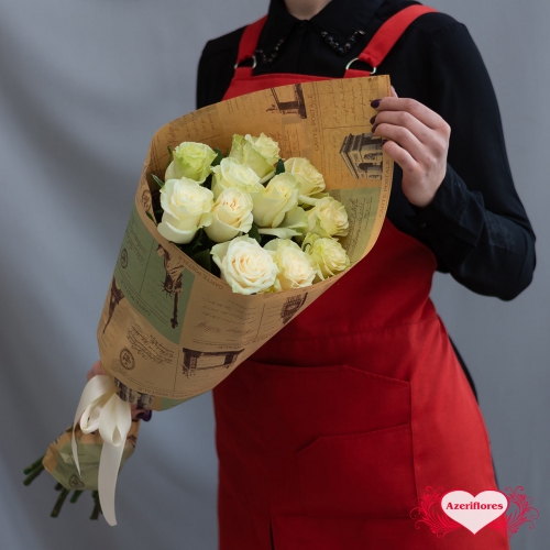 Купить букет из 11 белых роз с доставкой в Хабаровске