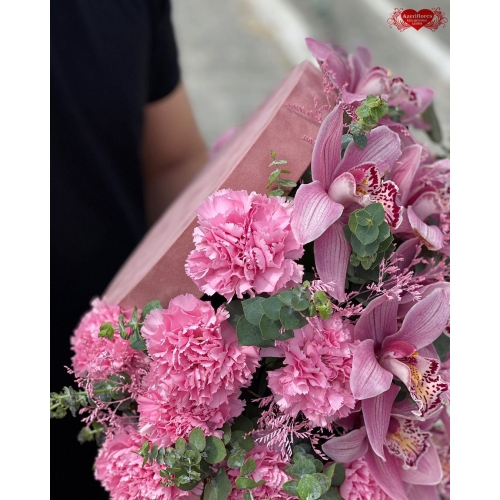 Купить коробку с розовой орхидеей с доставкой в Хабаровске