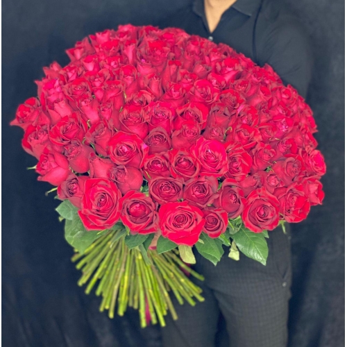 Купить охапку из 101 розы со скидкой и доставкой в Хабаровске