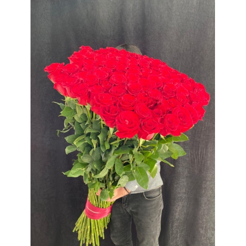 Купить охапку цветов «Классика» с доставкой в Хабаровске