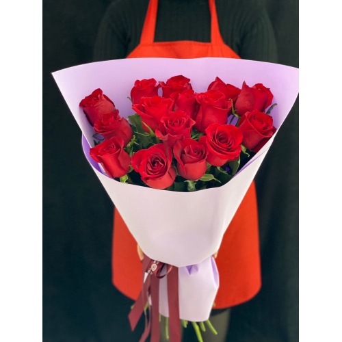 Купить охапку из 13 роз с доставкой в Хабаровске