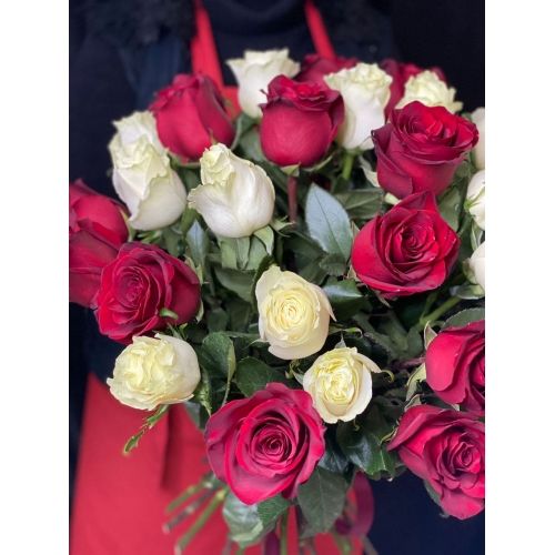 Купить охапку из 41 розы с доставкой в Хабаровске
