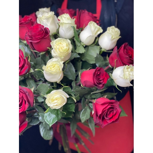 Купить охапку из 41 розы с доставкой в Хабаровске