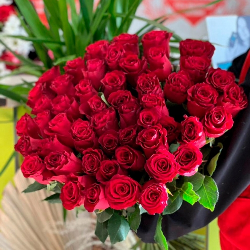 Букет из 51 красных роз с доставкой в Хабаровске